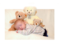 Baby neugeboren mit Teddybären