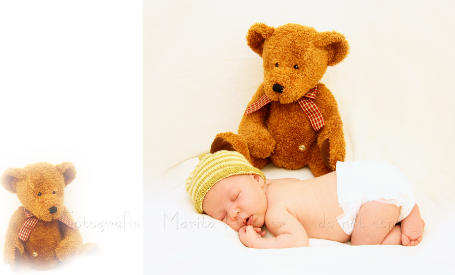 ein kleines Baby mit Strickmützchen liegt schlafend vor einem großen Teddybären