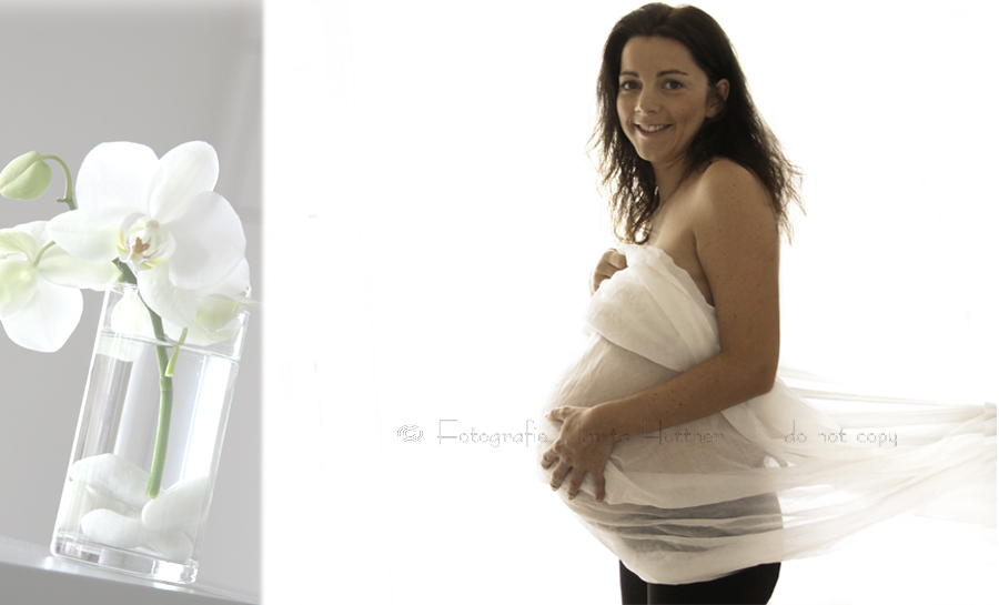 Schwangerschaftsfotografie - weißes Tuch um den Bauch