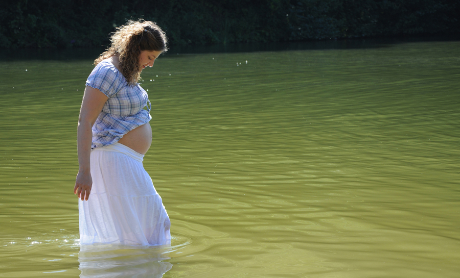 Schwangerschafts-Fotoshooting am Mühlbacher See in Eppingen