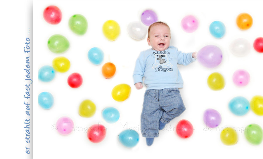 Baby mit Luftballons