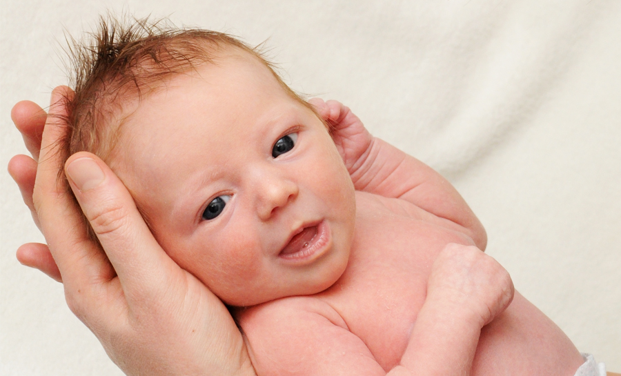 Neugeborenes Baby 2 Wochen alt - Babyfotos Schorndorf