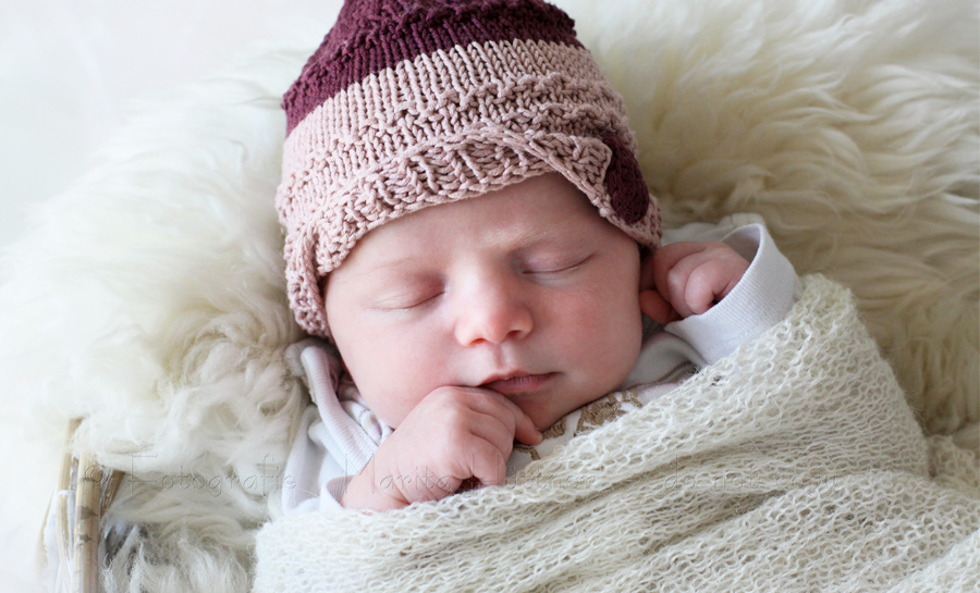 kleines schlafendes Baby -  Babyfotografie Marita Hüttner