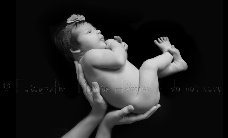 Baby und Hände Papa, Babybilder, Babyfotos, Familien, Familienfotograf Eppingen,